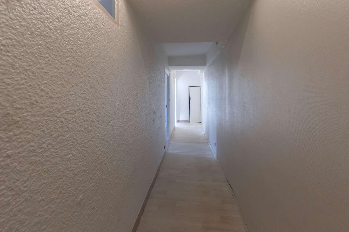 Appartement à SAINT-NAZAIRE-LES-EYMES