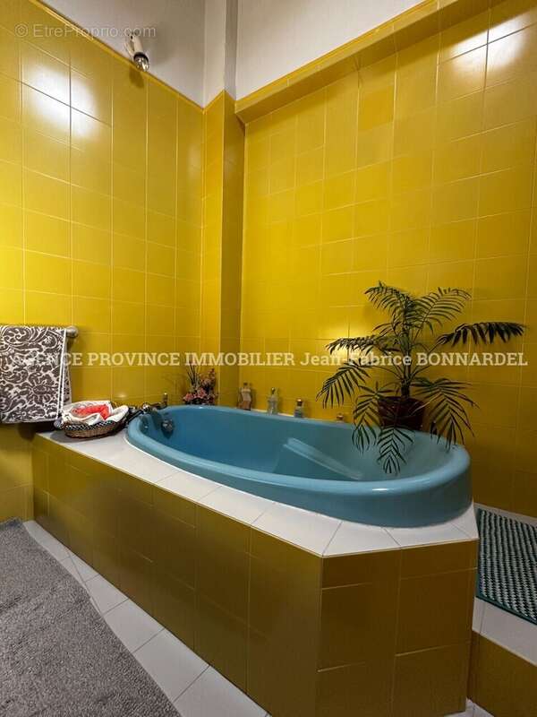 Appartement à VALREAS