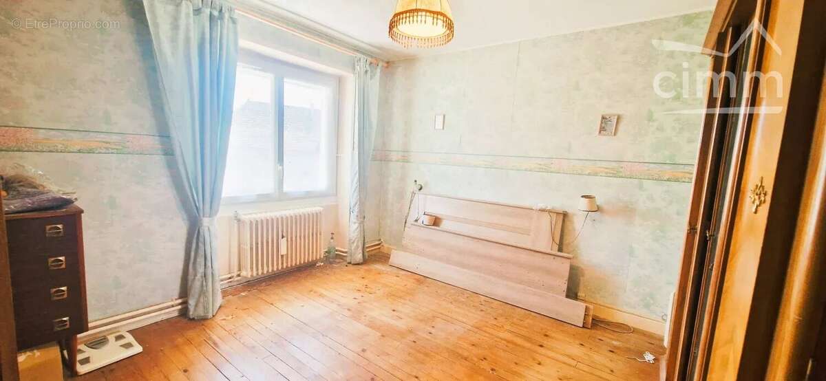 Maison à MONTAGNIEU