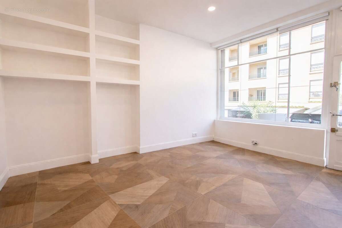 Commerce à LE PORT-MARLY