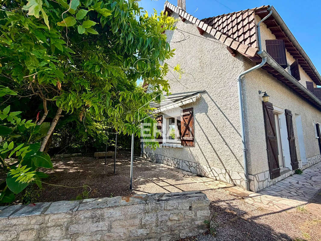 Maison à MAGNE