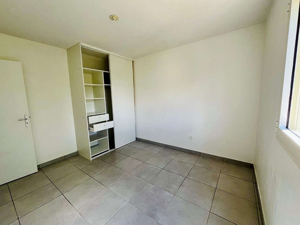 Appartement t2 Superficie 43 m2 Terrasse 13 m2 proximité Hôpital - photo 4