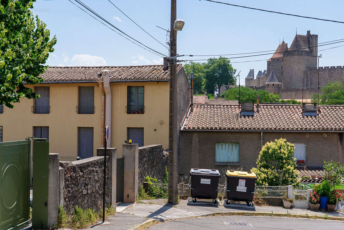 CARCASSONNE FACE CITE Immeuble sans copropriété 6 logements, 2 commerces et parking de 6 places - photo 2