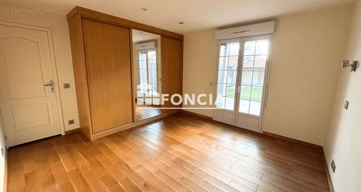 Maison à PARAY-VIEILLE-POSTE