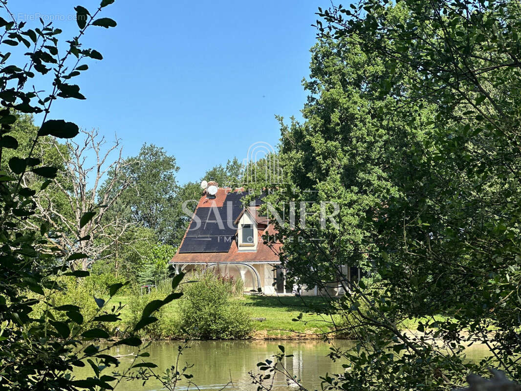 Maison à AZAY-SUR-CHER