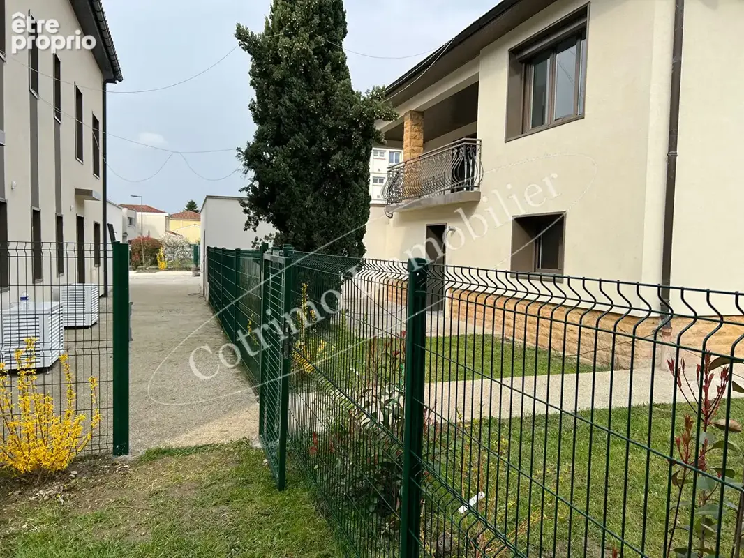 Appartement 5P de103 m² +jardin à VAULX EN VELIN VILLAGE - photo 1