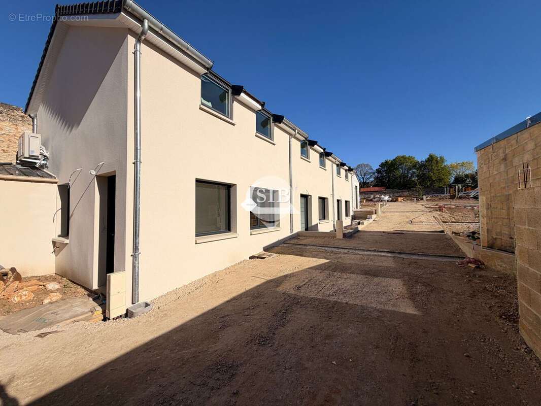 Maison à LA VILLE-DU-BOIS