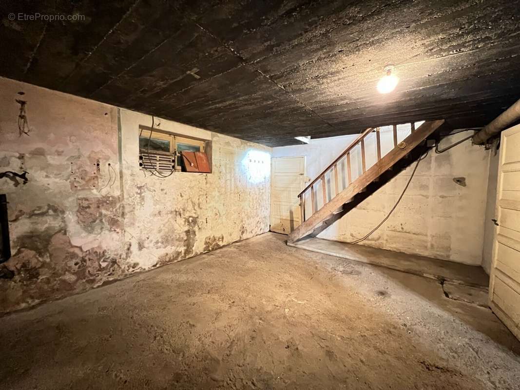 Maison à BEAULIEU-SOUS-LA-ROCHE