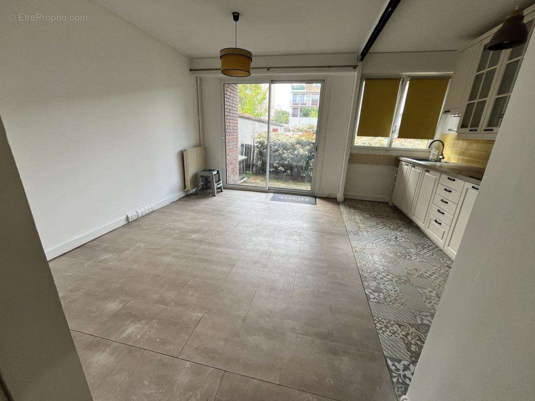 Appartement à SAINT-MAUR-DES-FOSSES