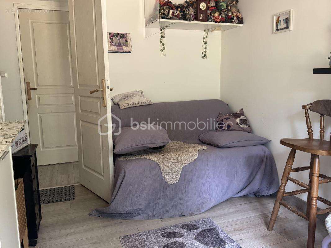 À La Roquebrussanne (83136), maison de plain-pied rénovée avec studio indépendant sur 1 650 m² de terrain plat et clôturé - photo 16
