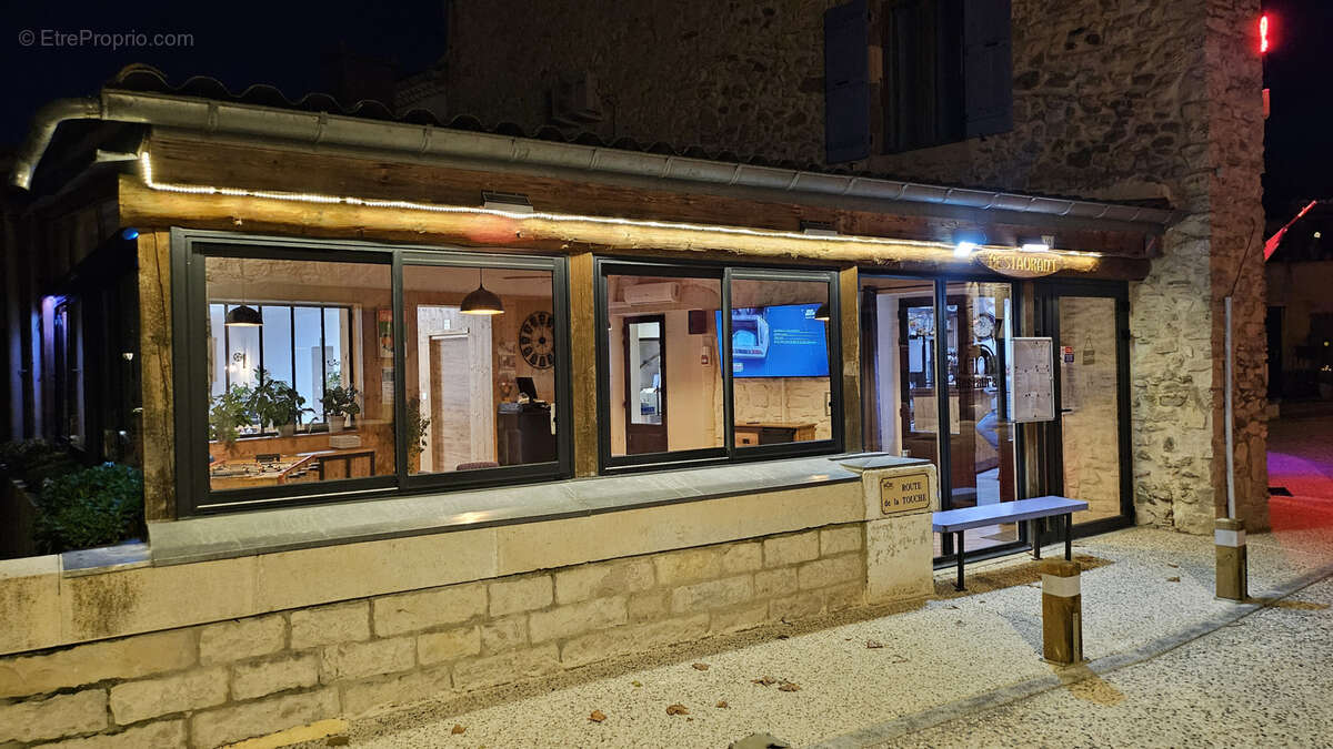 Commerce à PORTES-EN-VALDAINE