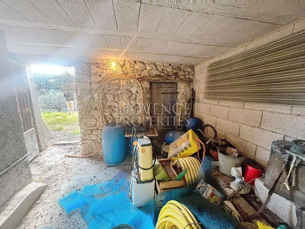 Maison à COTIGNAC