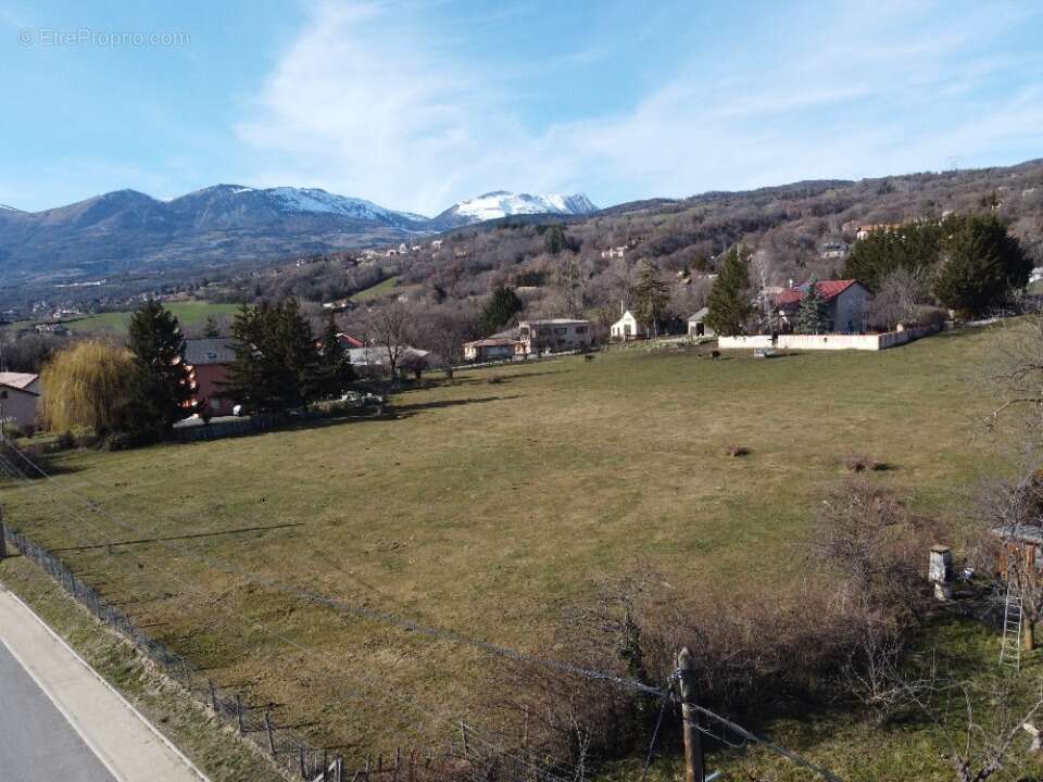 Terrain à LA ROCHETTE