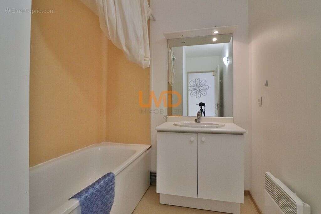 Appartement à AVENE