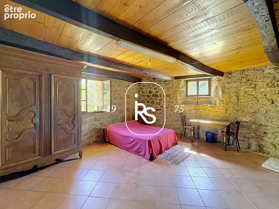 Authentique maison en pierre de hameau de 154 m2 A FINIR DE RÉNOVER avec 650 m2 de terrain. - photo 10