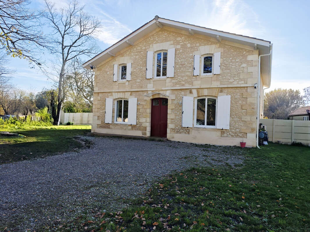 Maison de charme rénovée avec 2260 m2 de terrain sur Avensan - photo 12