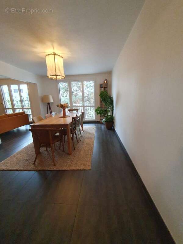 Appartement à FONTENAY-LE-FLEURY