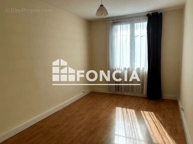 Appartement à BUC