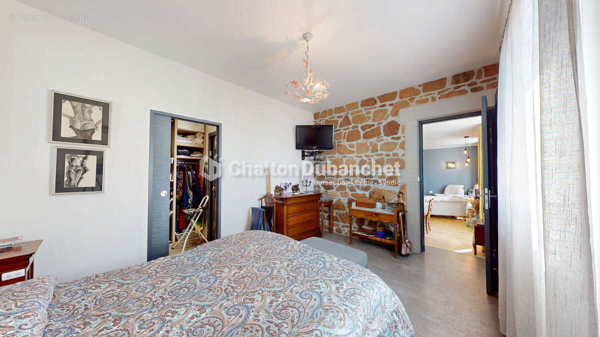 Maison à COURS-LA-VILLE