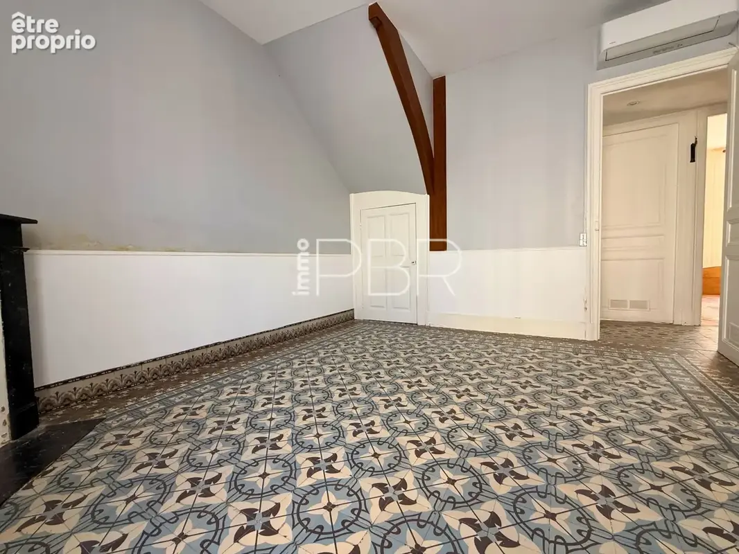 Maison ancienne T5 avec dépendances et garages - photo 8