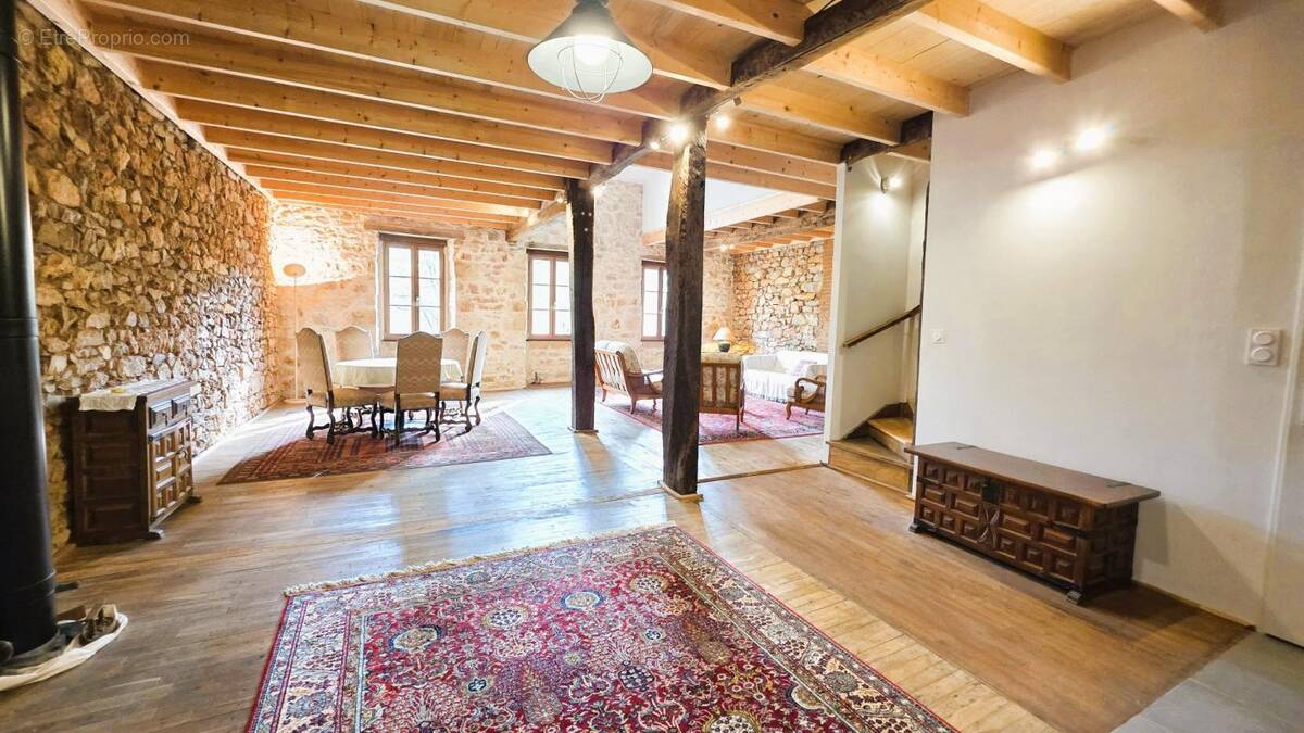 Maison à LARROQUE