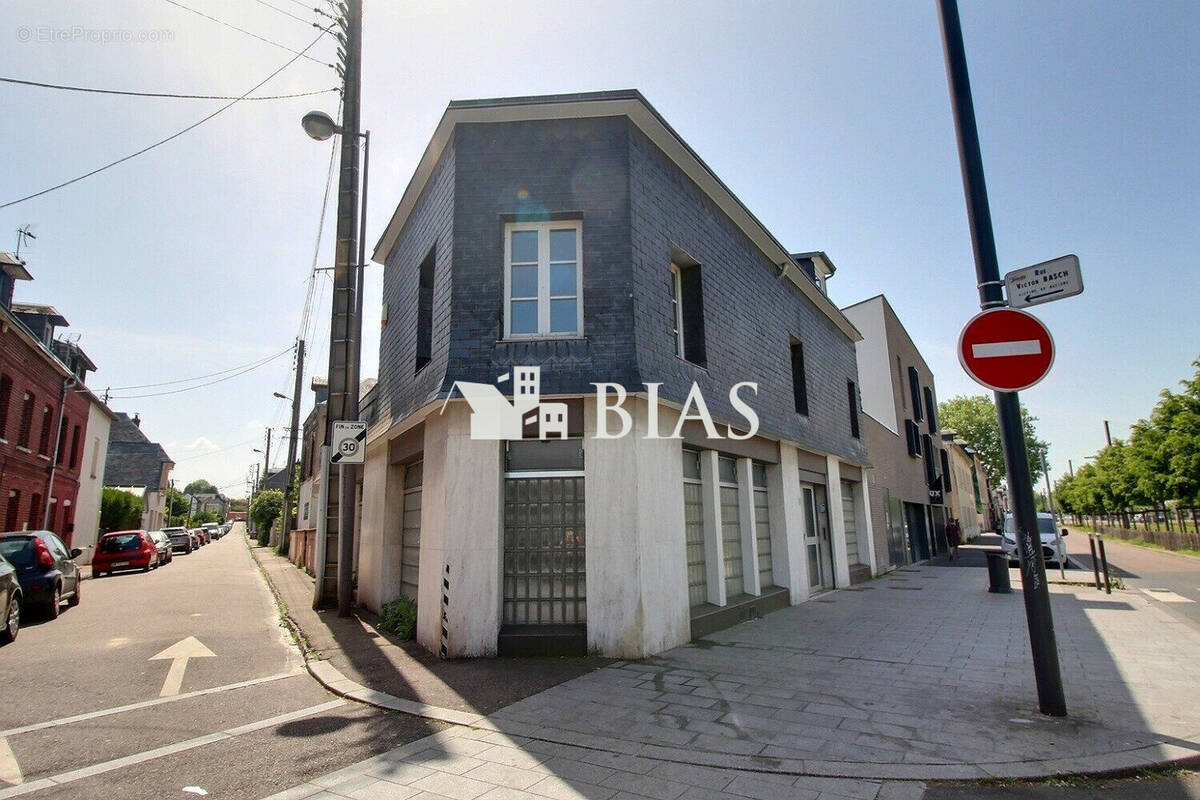 Commerce 285 m² à Le Petit-Quevilly  - photo 1