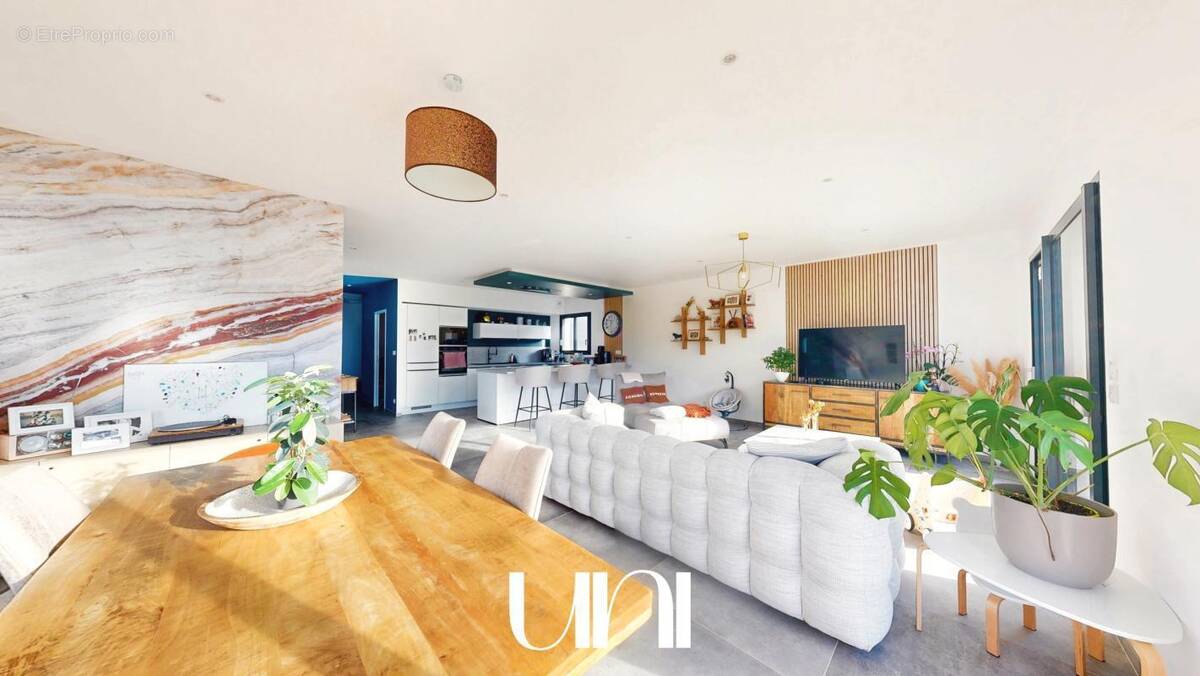 Maison à TILLY-SUR-SEULLES