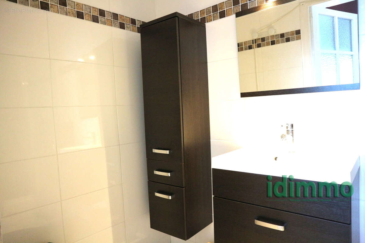 Belle maison en bon etat general de 100 m2 sur un terrain clos de 115 m2. centre bourg a proximite des commerc - photo 18
