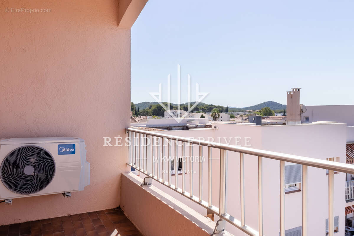 Appartement à LA LONDE-LES-MAURES