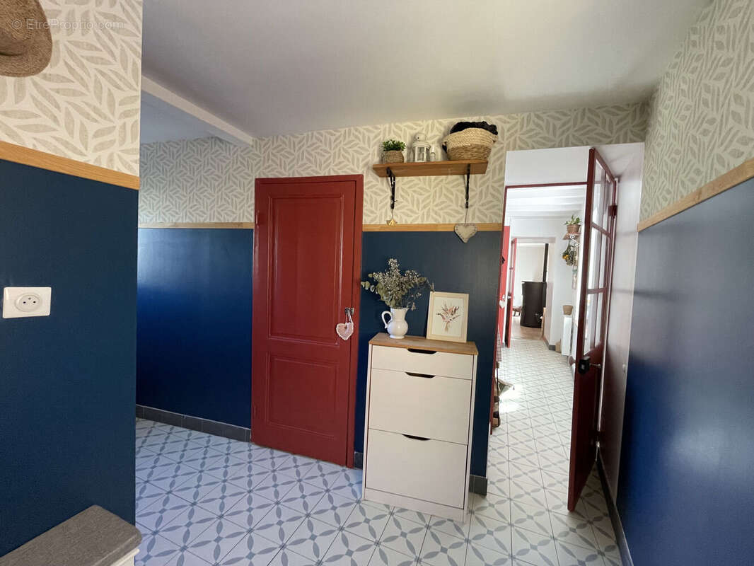Maison 130 m² à Saint-Cyr-De-Valorges  - photo 3