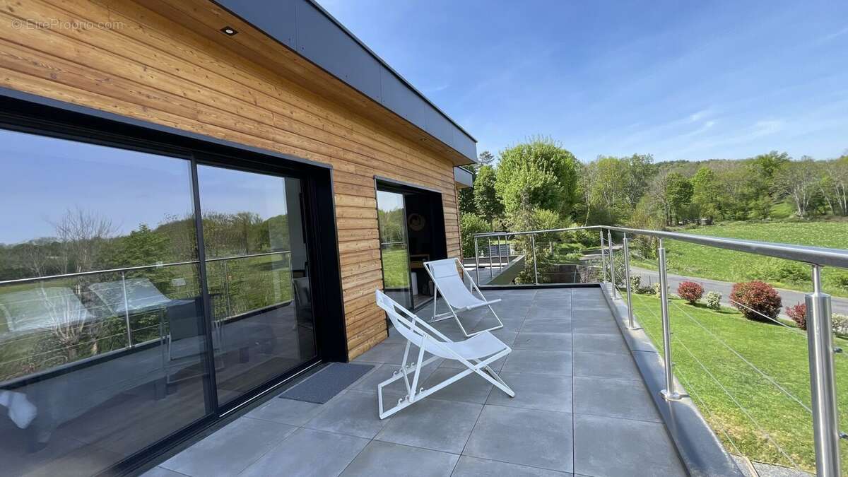 Maison 155 m² à Orcines  - photo 4