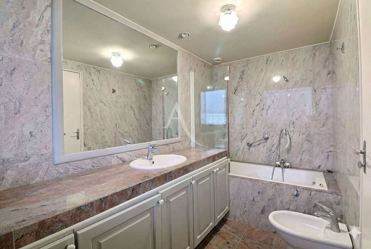 Appartement à MARSEILLE-8E