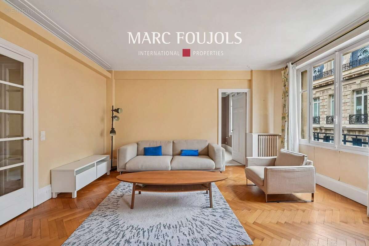 Appartement à PARIS-8E