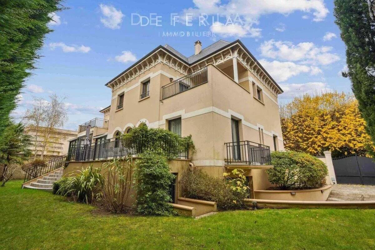 Maison à SAINT-MAUR-DES-FOSSES