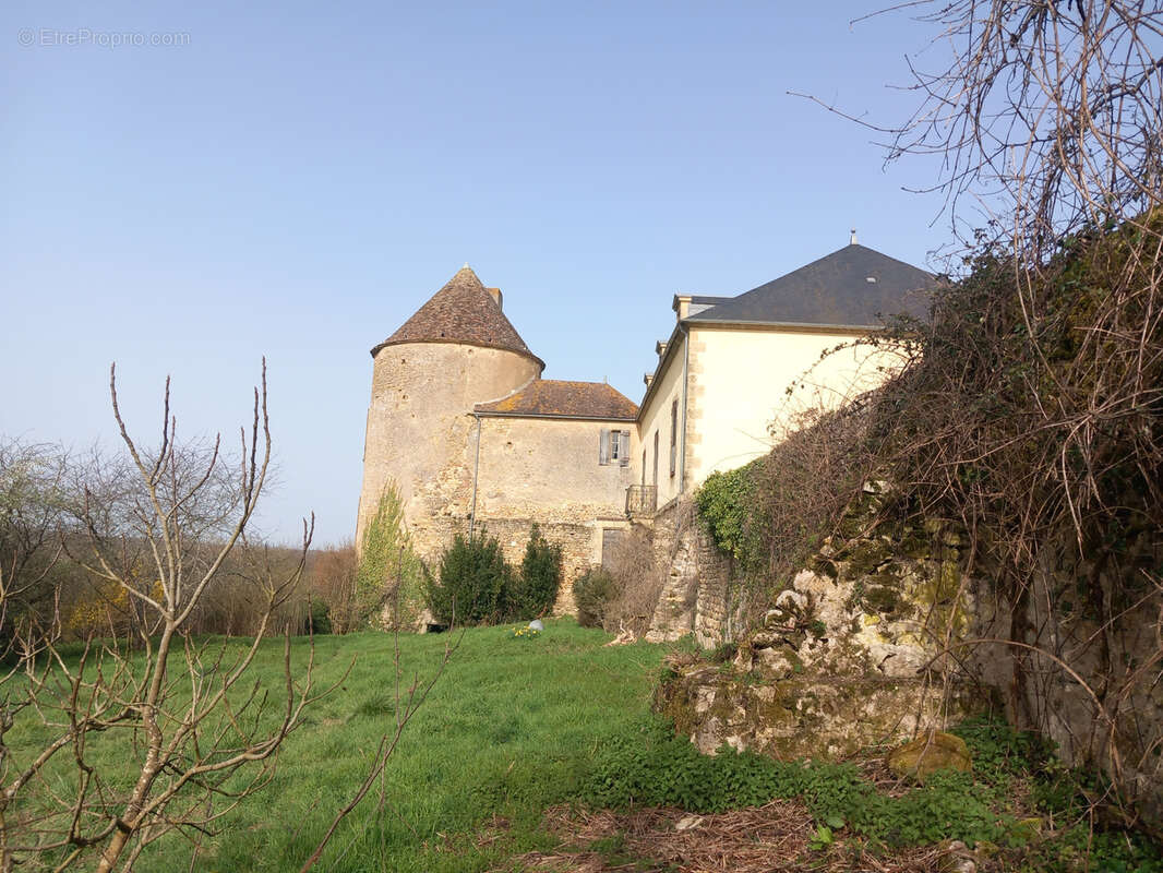 Maison à MONTIGNY-SUR-CANNE