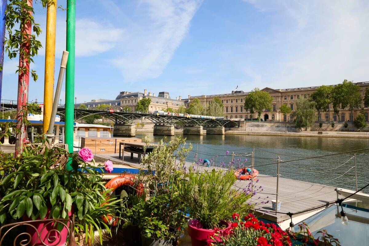 Autre à PARIS-6E
