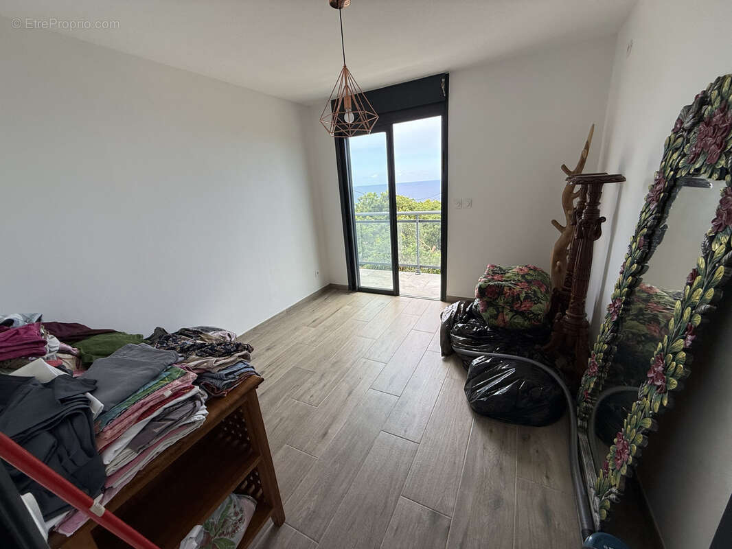 À vendre à Sainte-Rose : villa de 146m2 avec terrasse avec KRI - photo 7