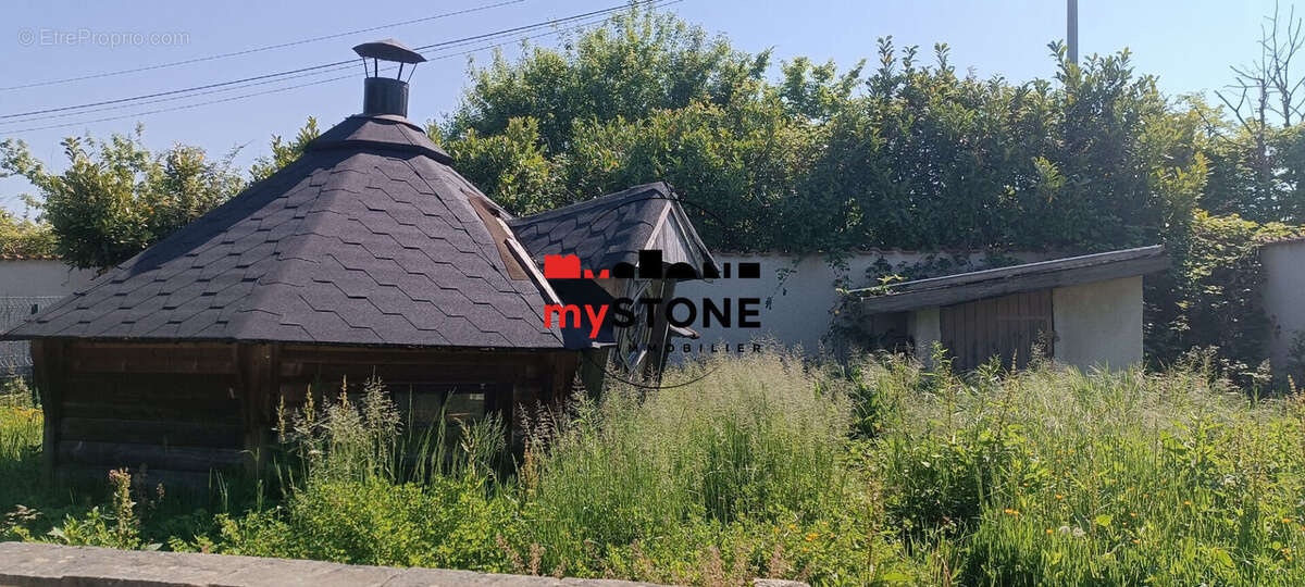 IILIAT -  corps de ferme 275 M² et dépendances, sur 1960 M² - photo 8