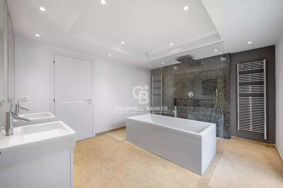 Maison à MOUGINS