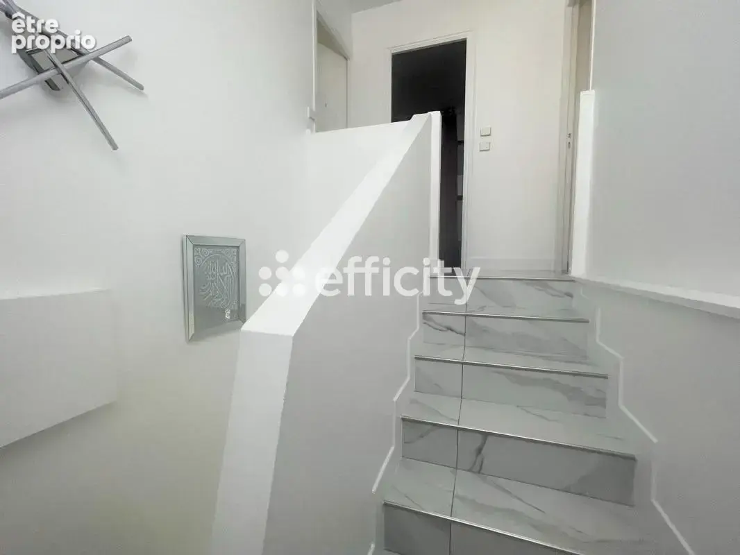 Maison 5 pièces 180 m² à vendre à Vaulx-En-Velin (69120) - photo 8