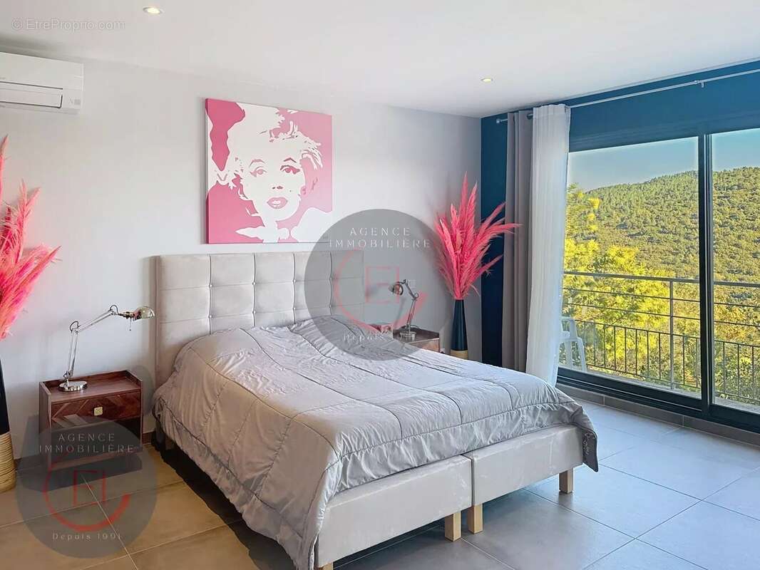 Maison à LES ADRETS-DE-L&#039;ESTEREL