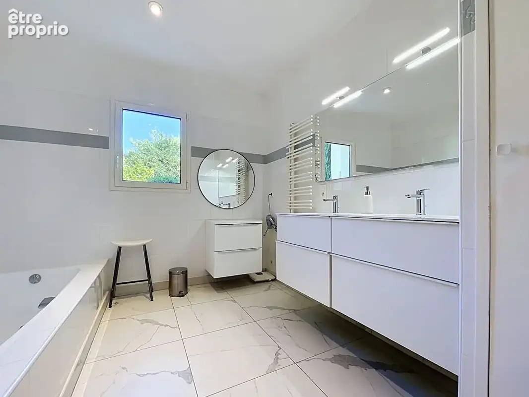 Villa d'architecte de 240m² avec piscine sur terrain de 3000m² - photo 8