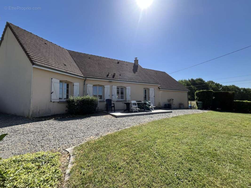 Maison à SAINT-MICHEL-DE-CHAVAIGNES