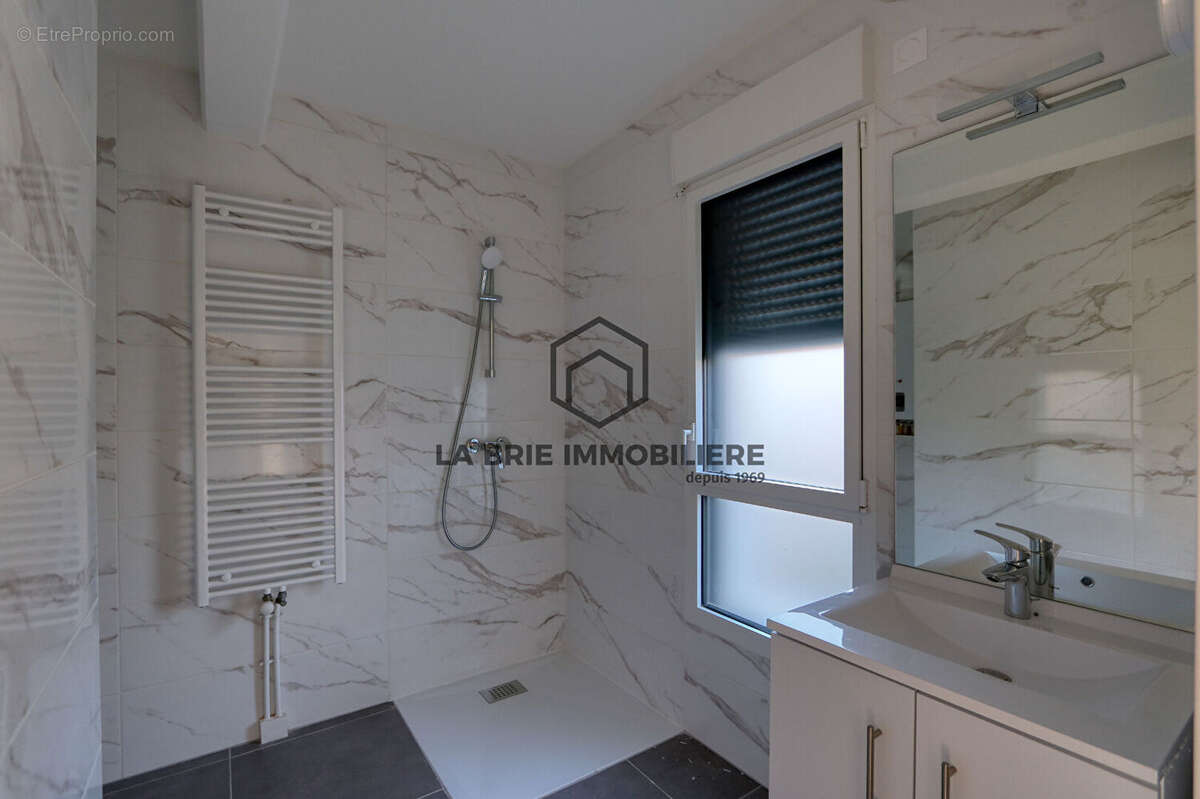 Appartement à RUBELLES