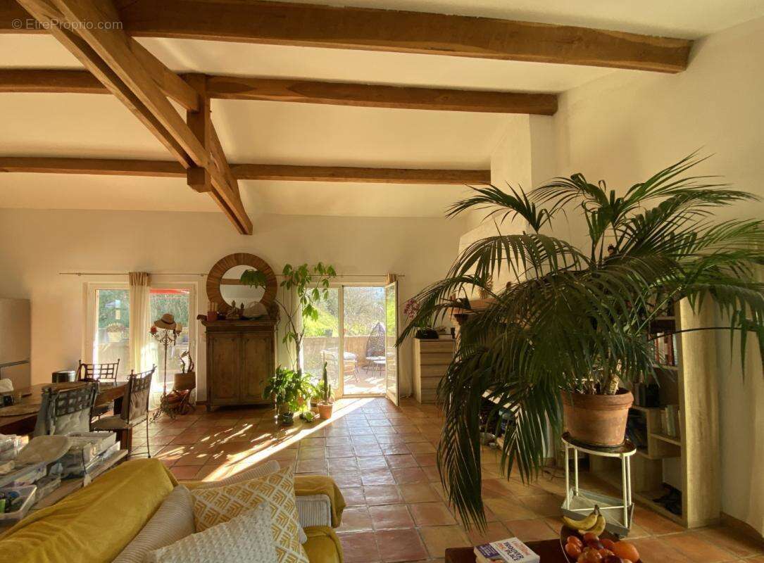 Maison à LE PUY-SAINTE-REPARADE