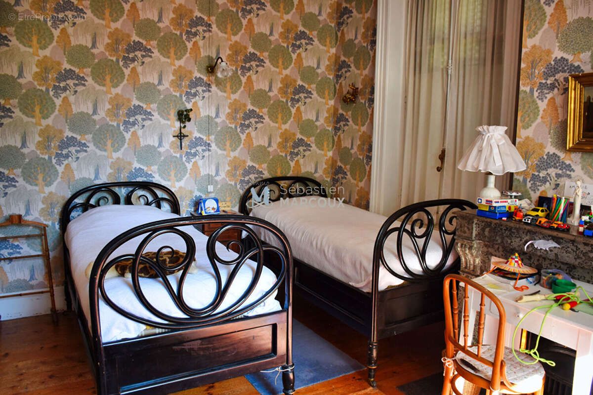 Maison à SURY-LE-COMTAL