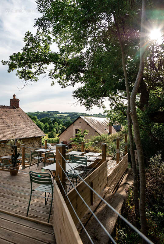 Commerce à SAINT-LEONARD-DES-BOIS