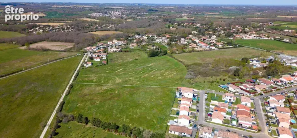 Photo Terrain à Montaigut-Sur-Save au prix de 95 000€