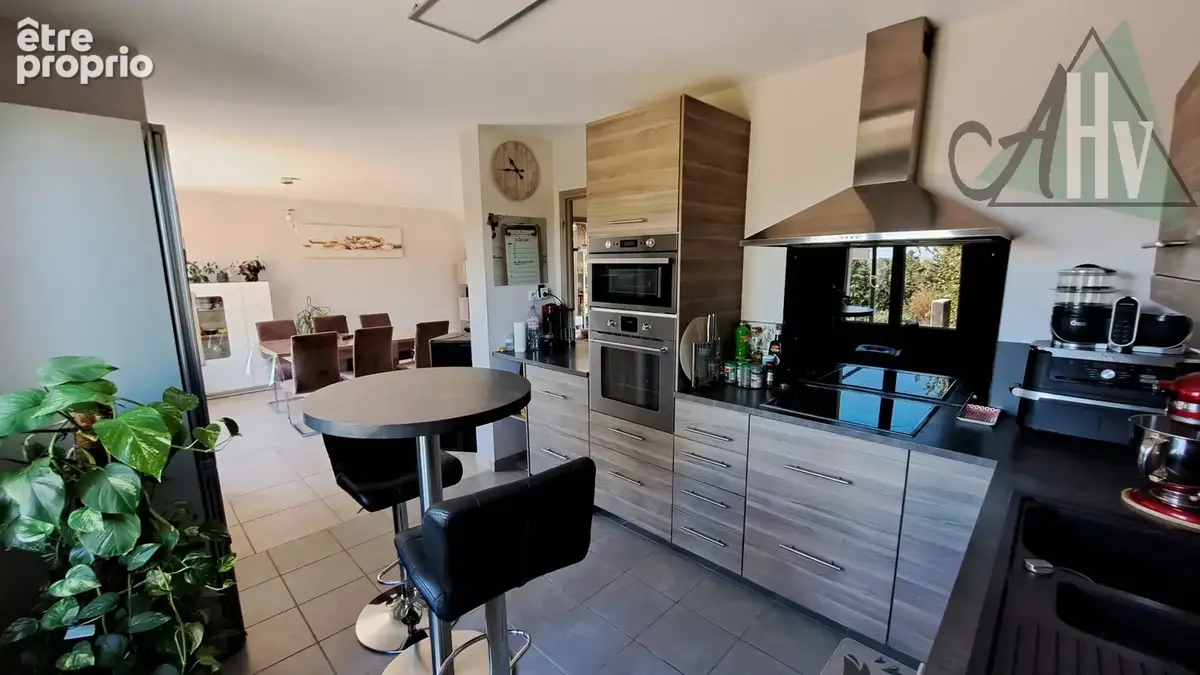 SERGINES (89) - Pavillon récent de 98 m2 avec 3 chambres + bureau, sur sous-sol total avec beau jardin. - photo 5