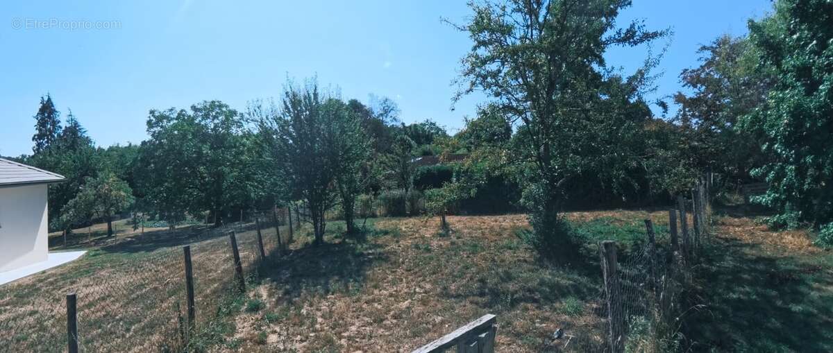 CHASSELAY (38470) – Terrain de 759 m² – Un cadre paisible pour donner vie à votre projet - photo 9